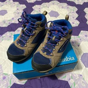 Kids hiking boots